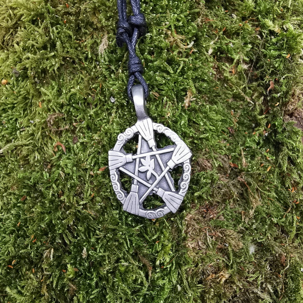 Hexenbesen Pentagramm Amulett