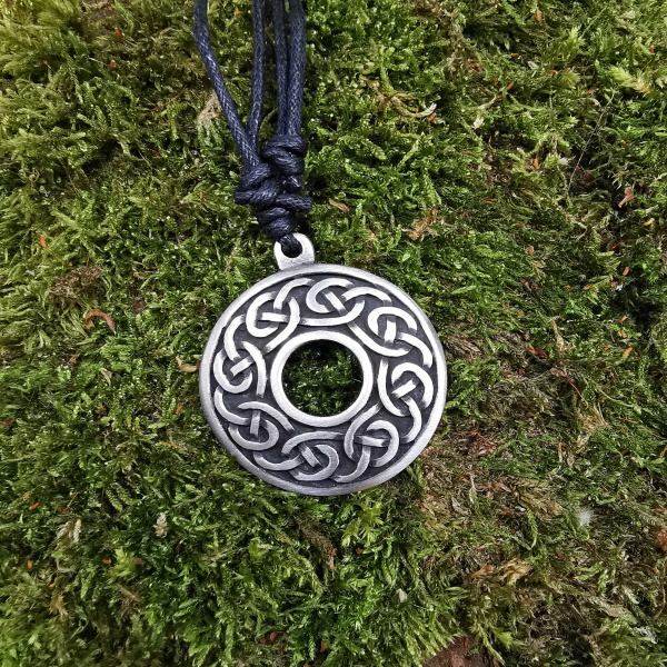 Keltischer Knoten Amulett Rund
