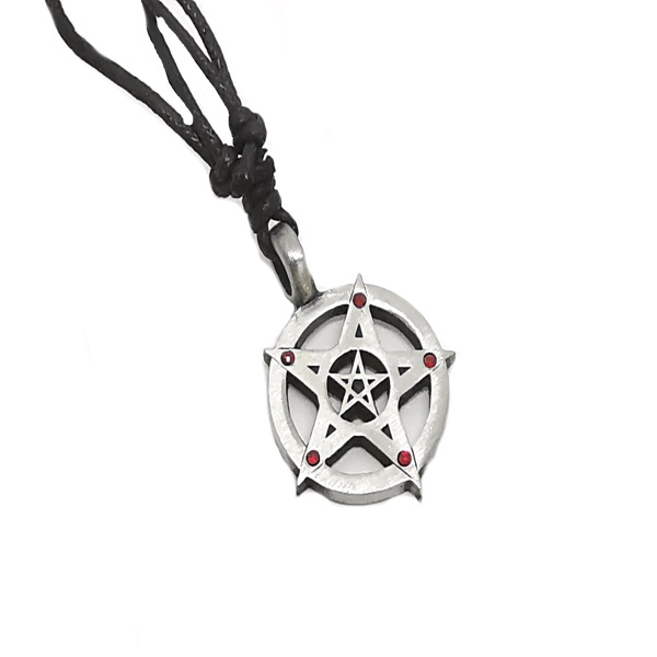 Pentagramm Amulett mit kleinen roten Steinen