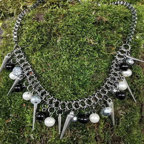 Perlenkette Halskette mit Stacheln