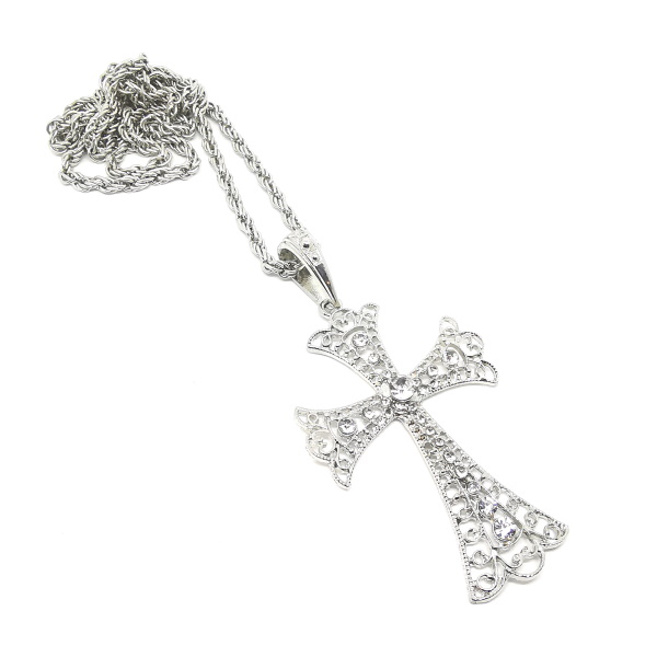 Halskette mit großem Kreuz