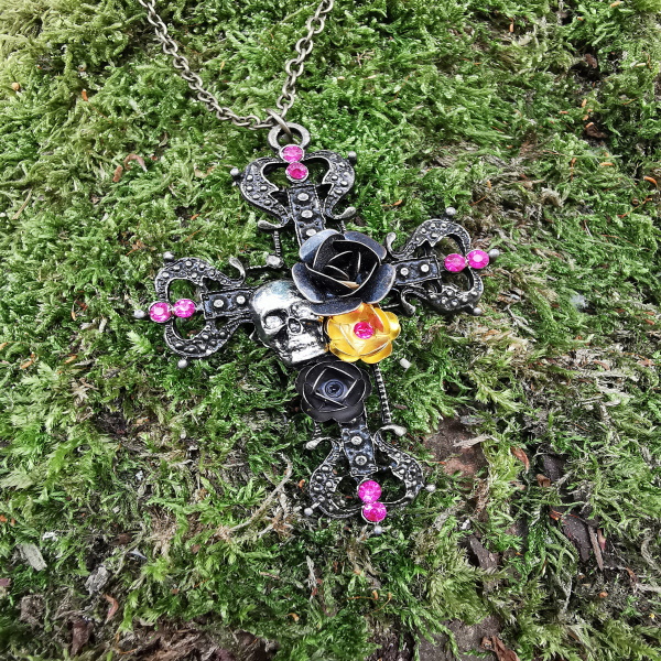 Kreuz mit Totenkopf Kette