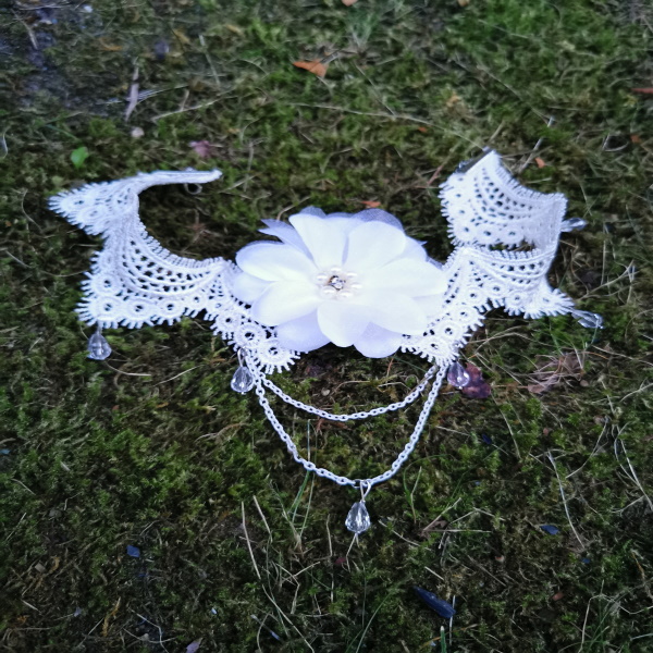 Choker Spitzenkette Blüte Anhänger Gothic Victorian Weiß