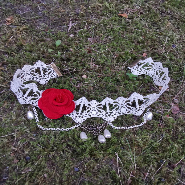 Choker Spitzenkette rote Blüte Anhänger Gothic Victorian Weiß
