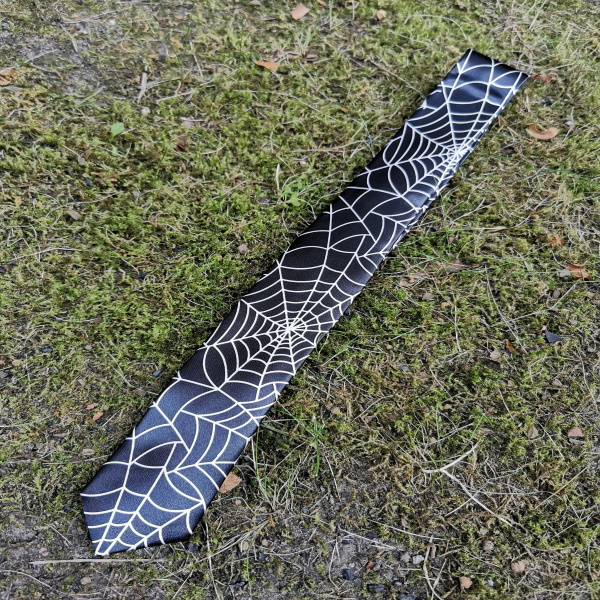 Krawatte mit Spinnennetz Muster