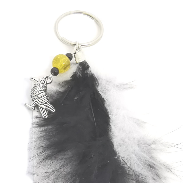 Schlüsselanhänger Krähe gelbe Perle