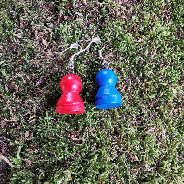 Ohrhänger Spielfigur Rot und Blau