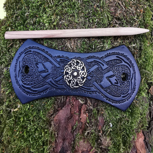 geprägte Leder-Haarspange keltischer Knoten