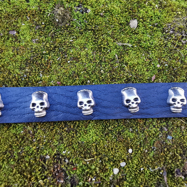 Collar Halsband mit Totenköpfen
